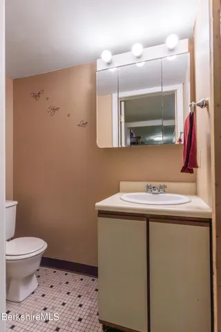 $279,900 | 30 Pinehurst Avenue, Pittsfield, MA 01201