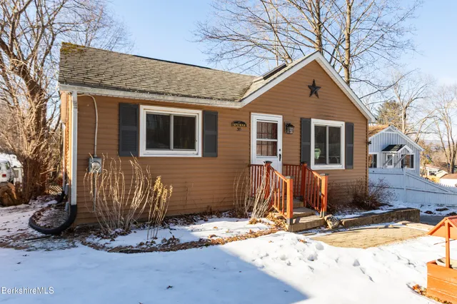 $279,900 | 30 Pinehurst Avenue, Pittsfield, MA 01201