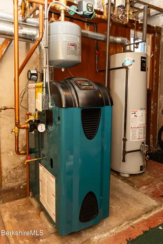 $279,900 | 30 Pinehurst Avenue, Pittsfield, MA 01201