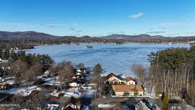 $279,900 | 30 Pinehurst Avenue, Pittsfield, MA 01201