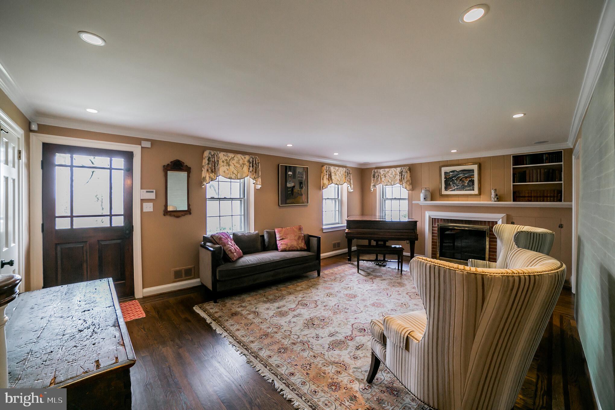 336 Devonshire Road Devon, PA 19333 - Photo 5 of 35 Living Room