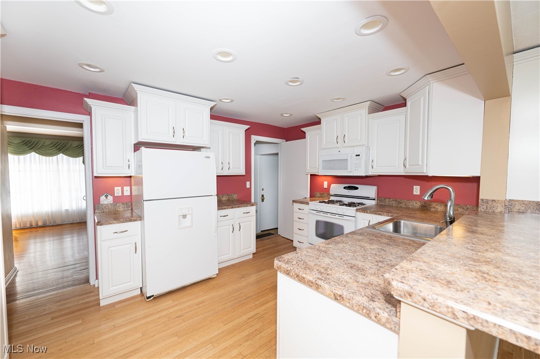1120 Croyden Road Lyndhurst, OH 44124 - Photo 13 of 50