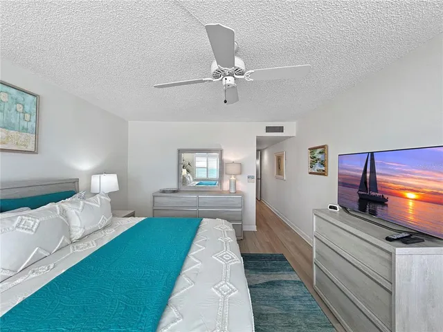 $6,000 | 4325 Gulf Of Mexico Drive, Unit 305, Longboat Key, FL 34228