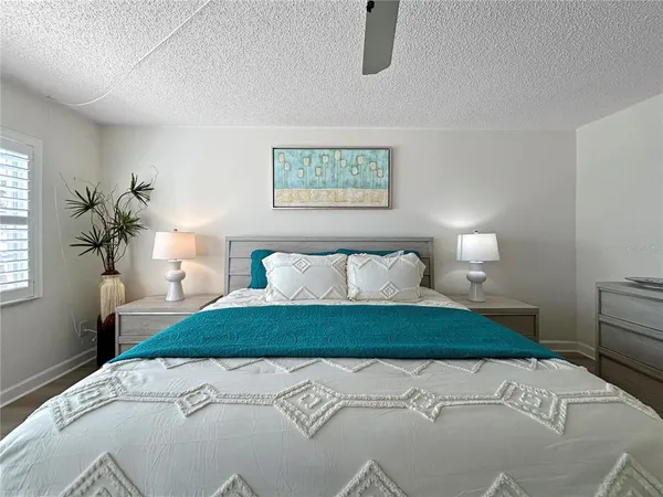 $6,000 | 4325 Gulf Of Mexico Drive, Unit 305, Longboat Key, FL 34228