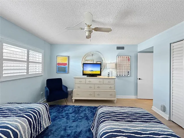 $6,000 | 4325 Gulf Of Mexico Drive, Unit 305, Longboat Key, FL 34228