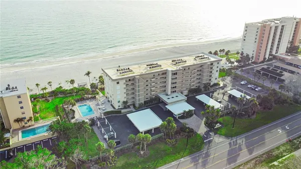 $6,000 | 4325 Gulf Of Mexico Drive, Unit 305, Longboat Key, FL 34228