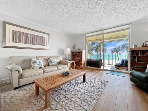 $6,000 | 4325 Gulf Of Mexico Drive, Unit 305, Longboat Key, FL 34228