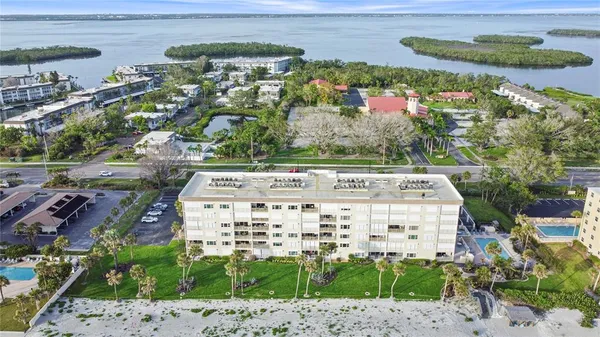 $6,000 | 4325 Gulf Of Mexico Drive, Unit 305, Longboat Key, FL 34228