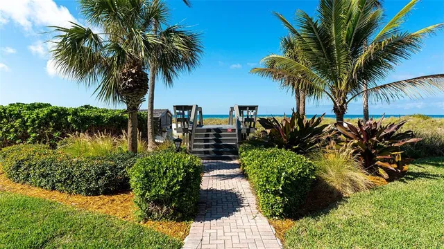 $6,000 | 4325 Gulf Of Mexico Drive, Unit 305, Longboat Key, FL 34228