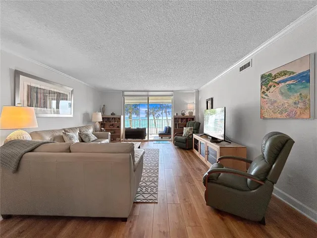 $6,000 | 4325 Gulf Of Mexico Drive, Unit 305, Longboat Key, FL 34228