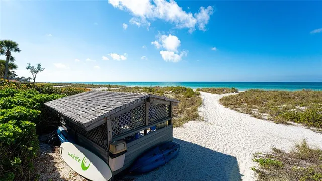 $6,000 | 4325 Gulf Of Mexico Drive, Unit 305, Longboat Key, FL 34228