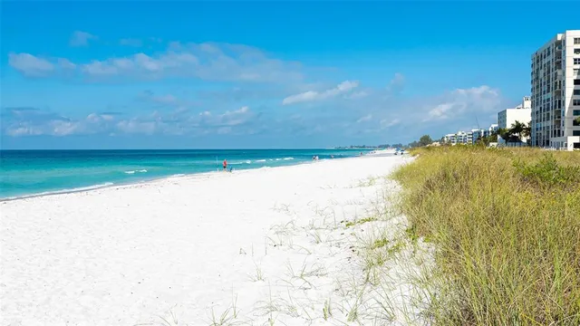 $6,000 | 4325 Gulf Of Mexico Drive, Unit 305, Longboat Key, FL 34228