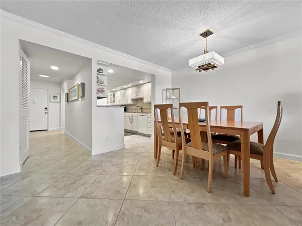 $6,000 | 4325 Gulf Of Mexico Drive, Unit 305, Longboat Key, FL 34228