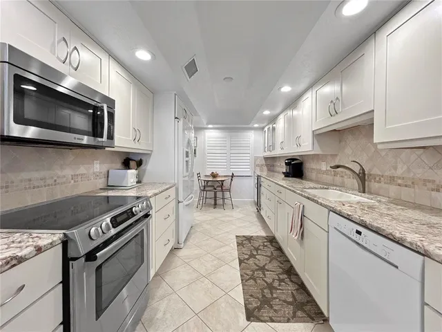 $6,000 | 4325 Gulf Of Mexico Drive, Unit 305, Longboat Key, FL 34228