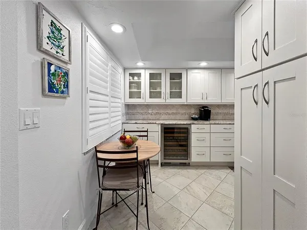 $6,000 | 4325 Gulf Of Mexico Drive, Unit 305, Longboat Key, FL 34228