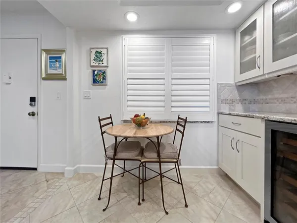 $6,000 | 4325 Gulf Of Mexico Drive, Unit 305, Longboat Key, FL 34228