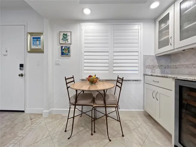 $6,000 | 4325 Gulf Of Mexico Drive, Unit 305, Longboat Key, FL 34228