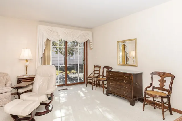 $325,000 | 2103 Hedgewood Drive, Bloomington, IL 61704