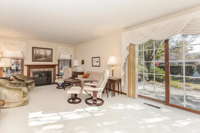 $325,000 | 2103 Hedgewood Drive, Bloomington, IL 61704