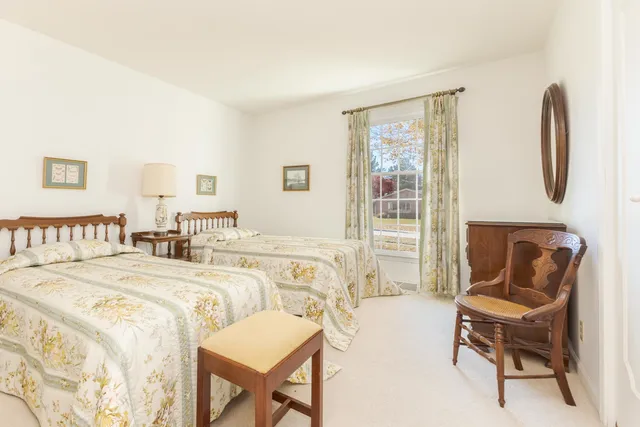 $325,000 | 2103 Hedgewood Drive, Bloomington, IL 61704