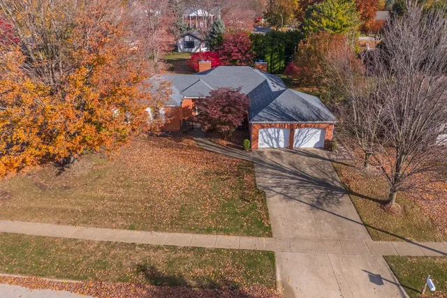 $325,000 | 2103 Hedgewood Drive, Bloomington, IL 61704