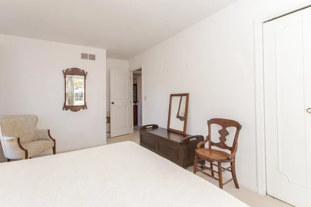 $325,000 | 2103 Hedgewood Drive, Bloomington, IL 61704