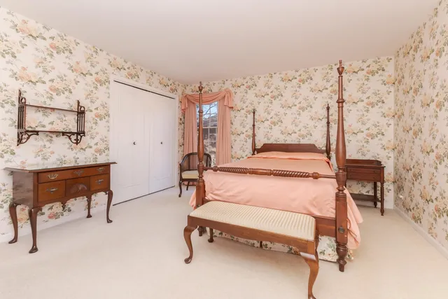 $325,000 | 2103 Hedgewood Drive, Bloomington, IL 61704