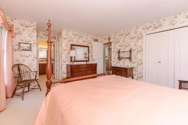 $325,000 | 2103 Hedgewood Drive, Bloomington, IL 61704