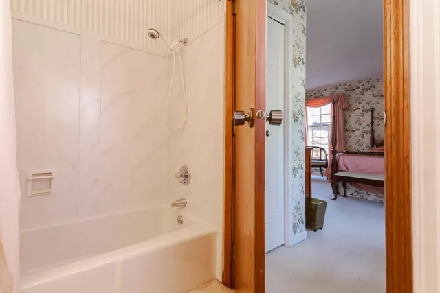 $325,000 | 2103 Hedgewood Drive, Bloomington, IL 61704