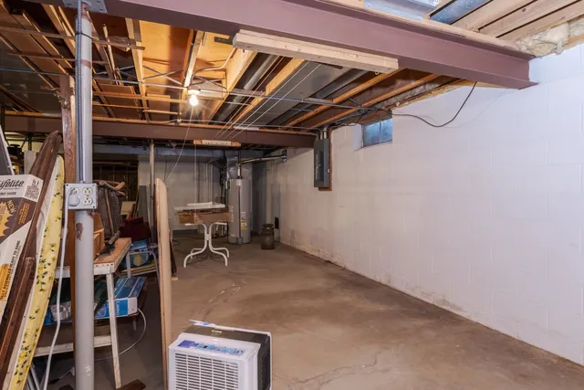 $325,000 | 2103 Hedgewood Drive, Bloomington, IL 61704