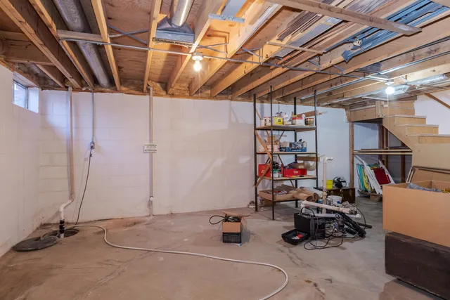 $325,000 | 2103 Hedgewood Drive, Bloomington, IL 61704