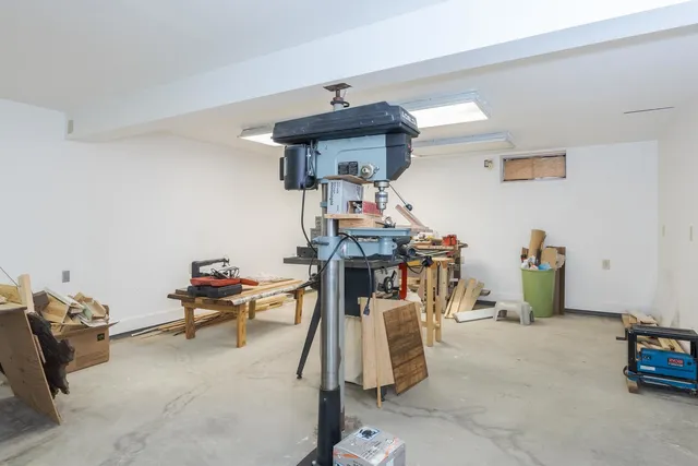 $325,000 | 2103 Hedgewood Drive, Bloomington, IL 61704