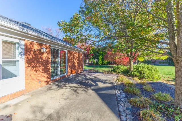 $325,000 | 2103 Hedgewood Drive, Bloomington, IL 61704