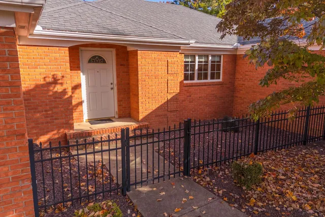 $325,000 | 2103 Hedgewood Drive, Bloomington, IL 61704