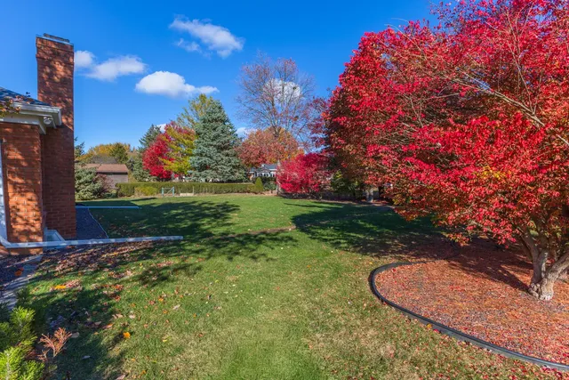 $325,000 | 2103 Hedgewood Drive, Bloomington, IL 61704