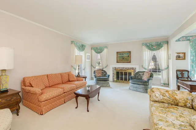 $325,000 | 2103 Hedgewood Drive, Bloomington, IL 61704