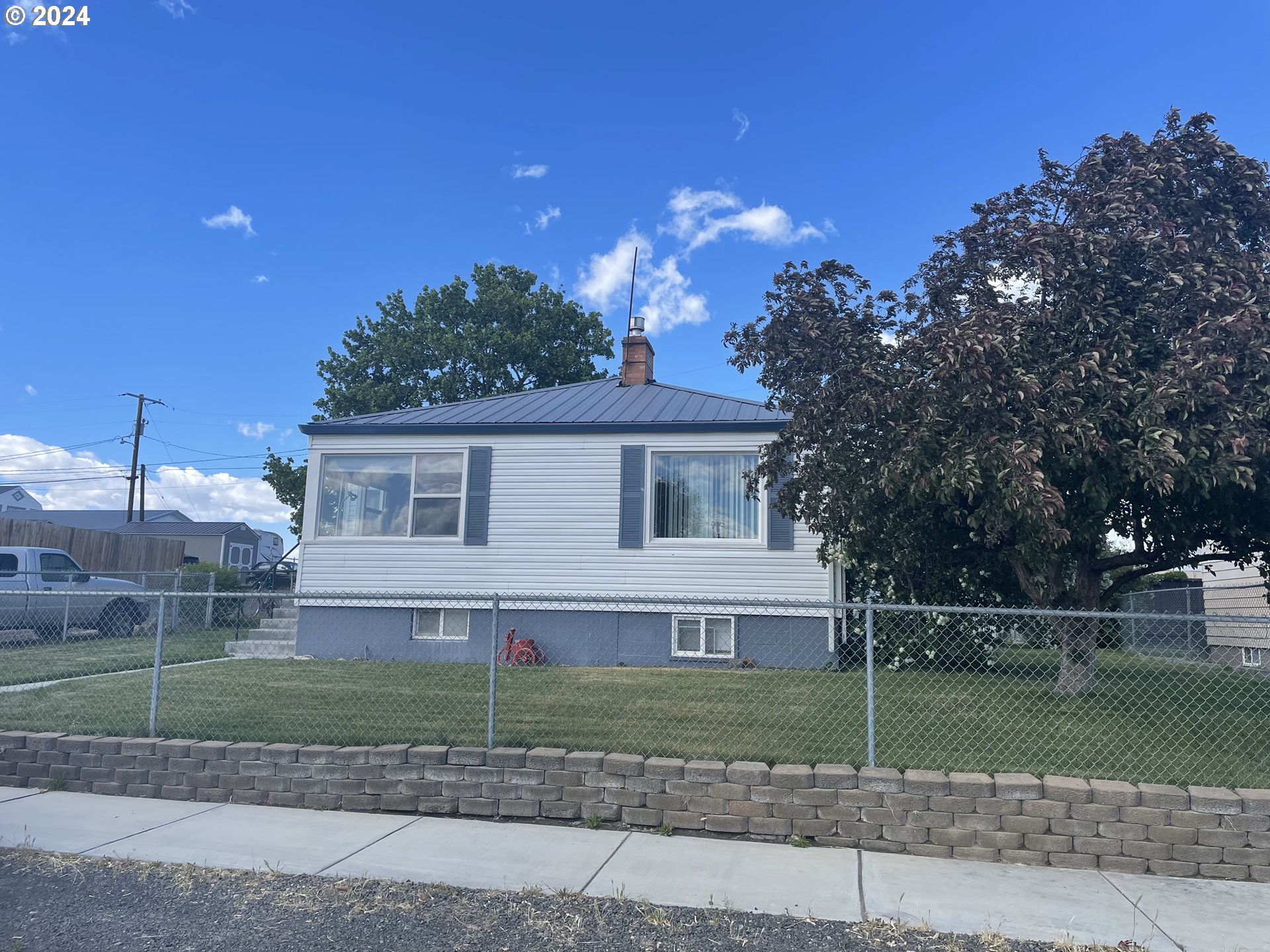 703 East Ridgeway Avenue Hermiston, OR 97838 - Photo 3 of 24 Gallery Image 3
