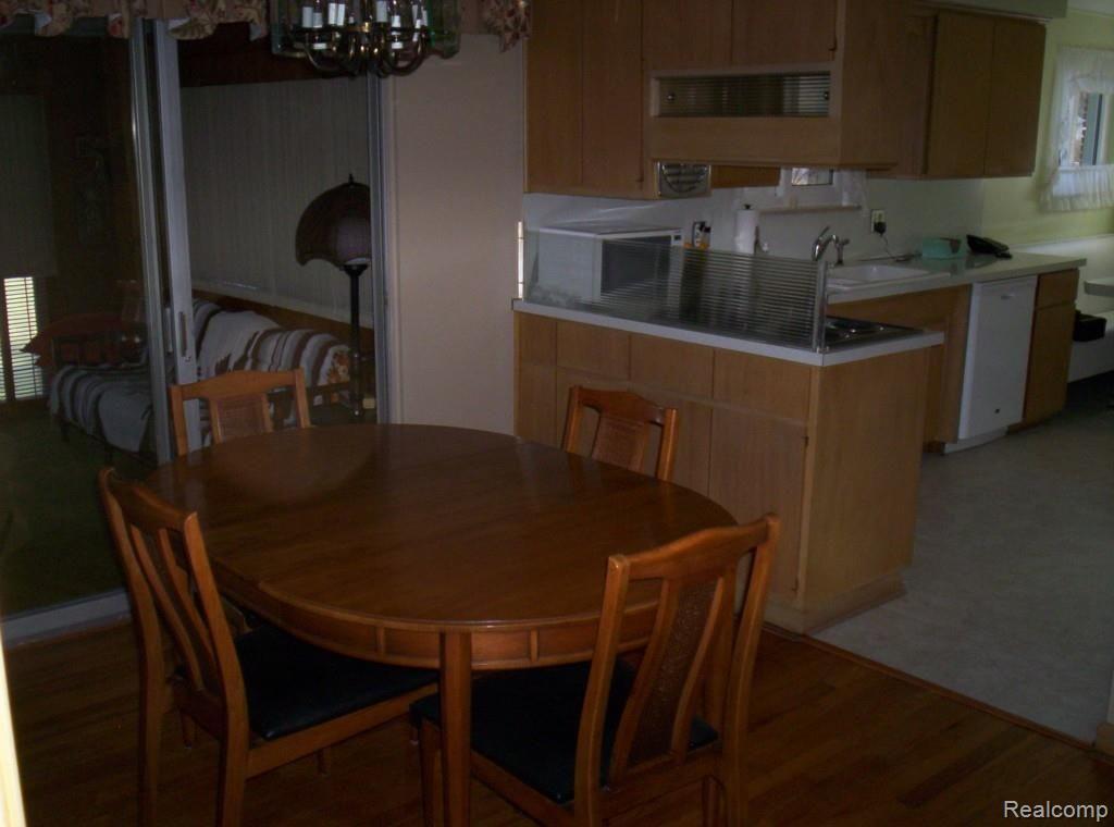 16640 Rougeway Street Livonia, MI 48154 - Photo 6 of 27
