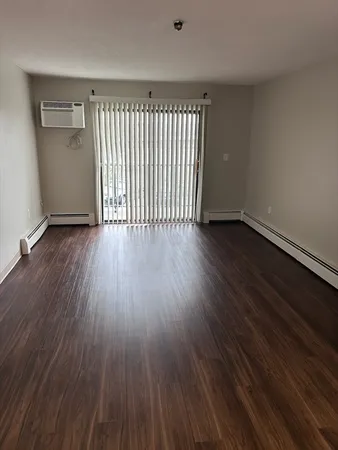 $1,700 | 158 Fulton Street, Unit 4, Fall River, MA 02720