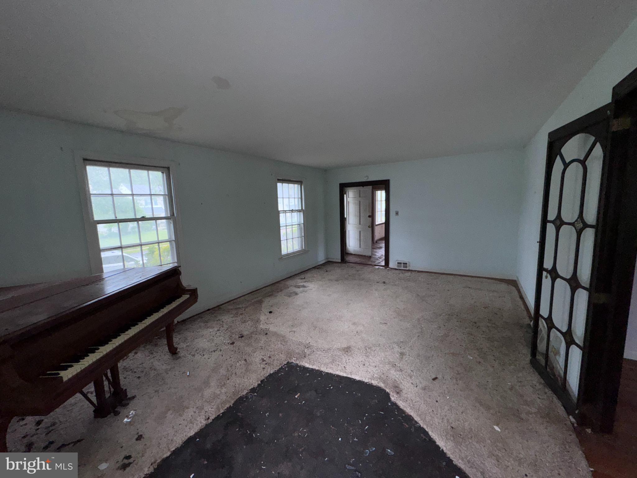 464 Foulke Lane Springfield, PA 19064 - Photo 13 of 27 living room
