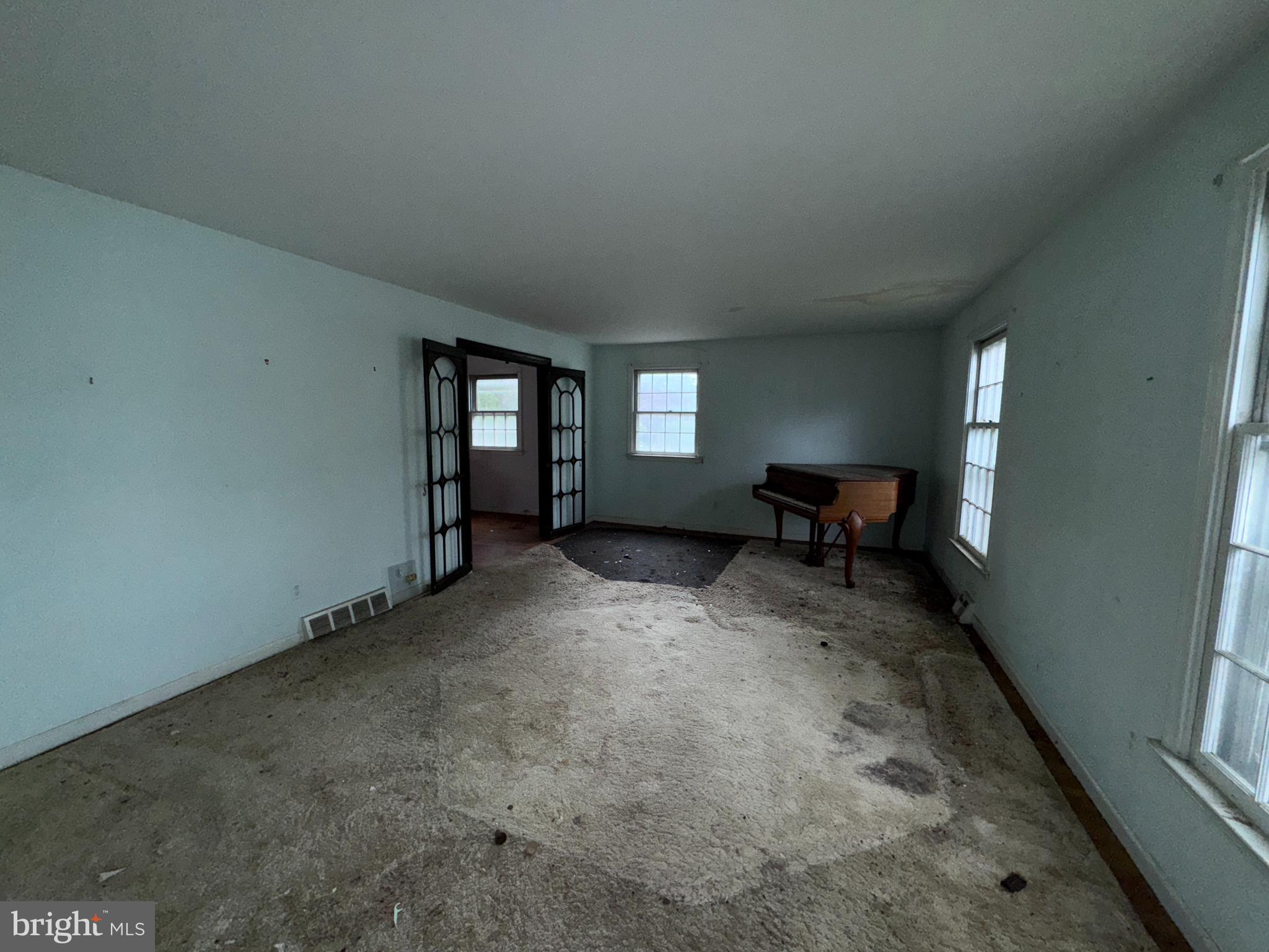 464 Foulke Lane Springfield, PA 19064 - Photo 14 of 27 living room