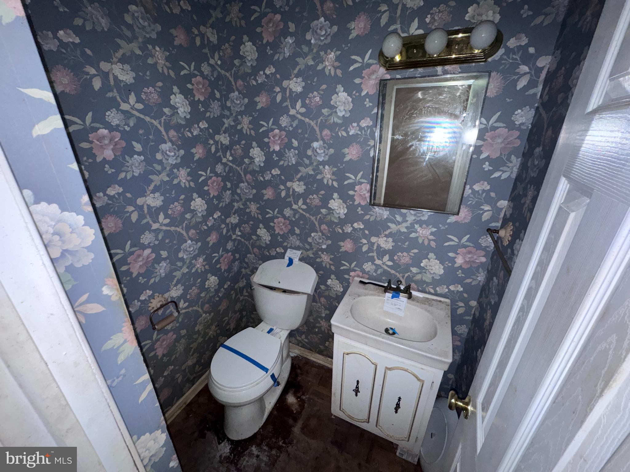 464 Foulke Lane Springfield, PA 19064 - Photo 15 of 27 main level powder room