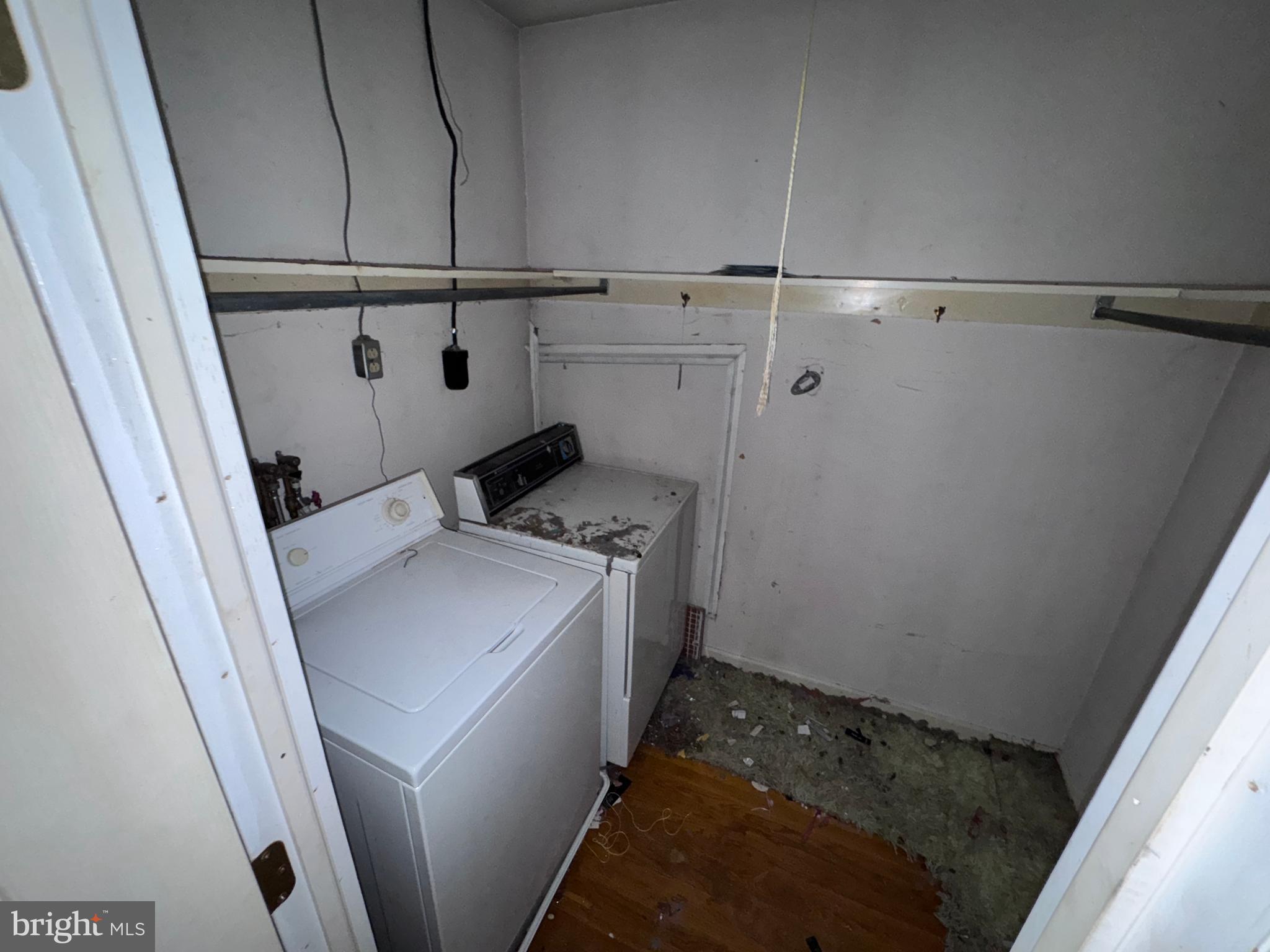 464 Foulke Lane Springfield, PA 19064 - Photo 23 of 27 laundry room in primary bedroom