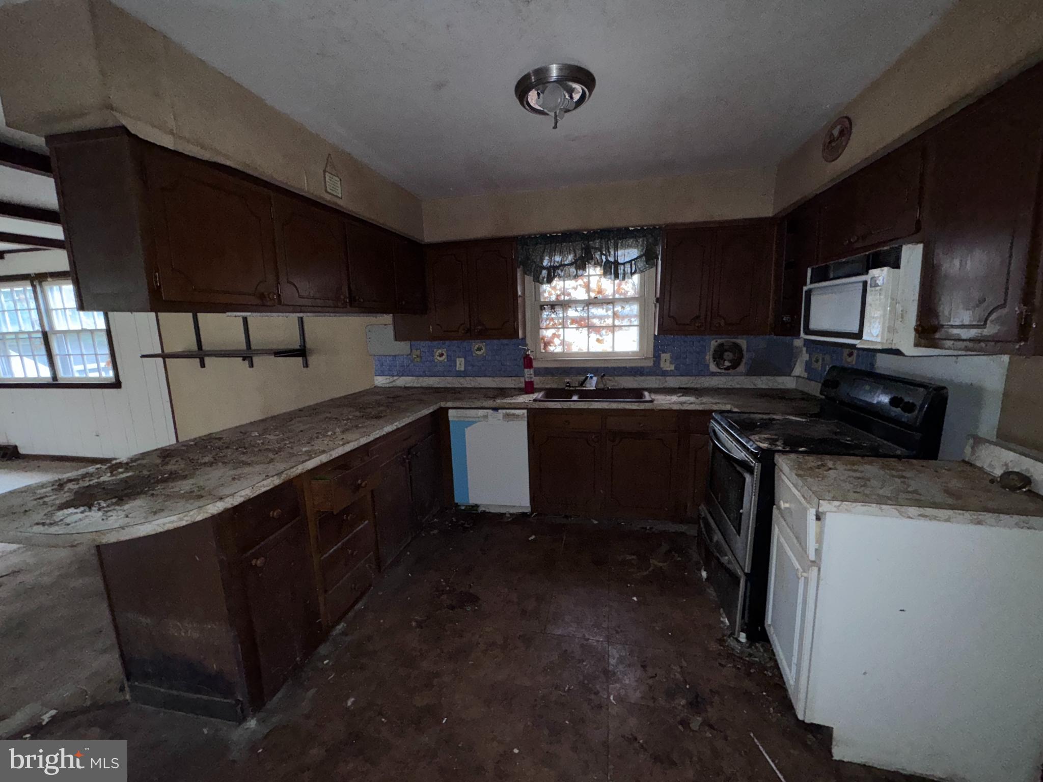464 Foulke Lane Springfield, PA 19064 - Photo 10 of 27 Kitchen