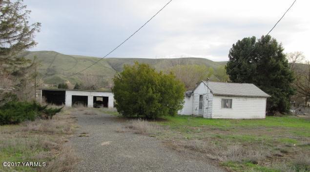 4410 Thorp Road Moxee, WA 98936 - Photo 1 of 6 a view of a house with a yard