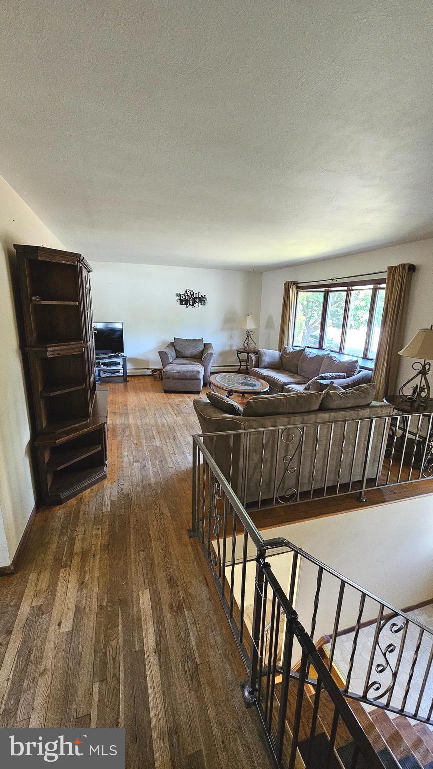 54 Rockland Road Ewing, NJ 08638 - Photo 10 of 46 Living Room