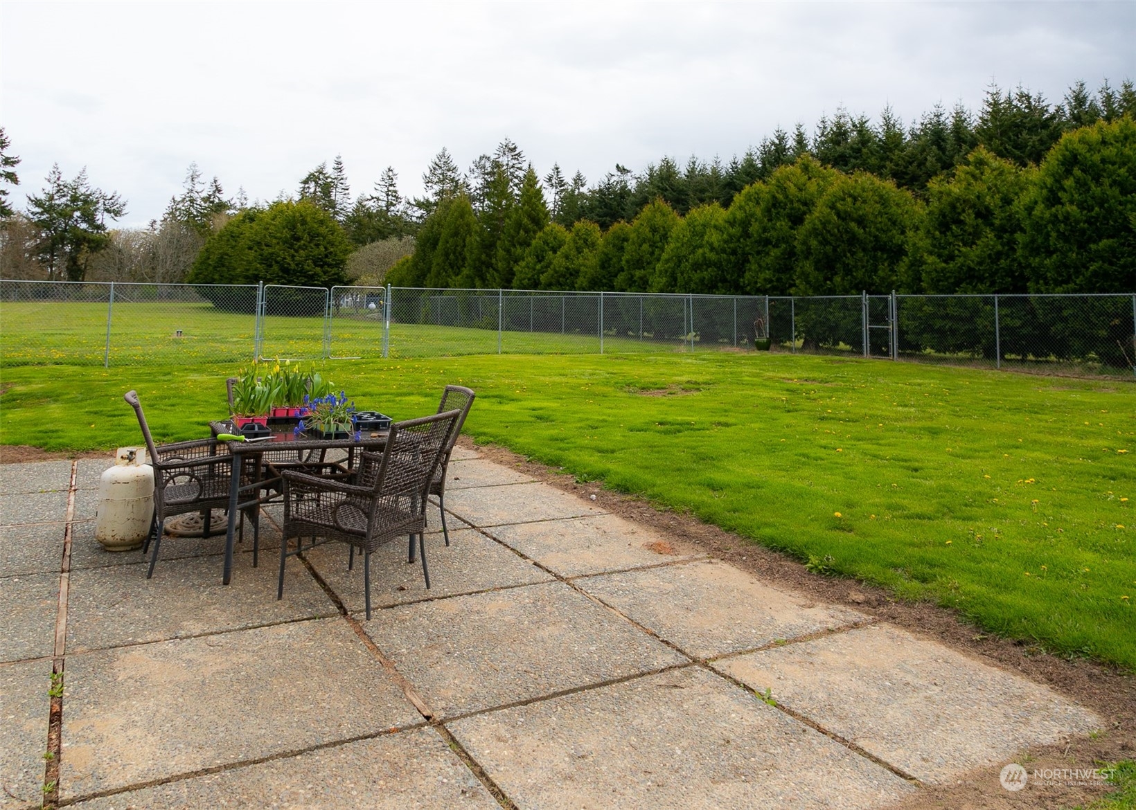 240 Osborn Road Port Angeles, WA 98362 - Photo 25 of 37 a view of a chairs and table in the patio