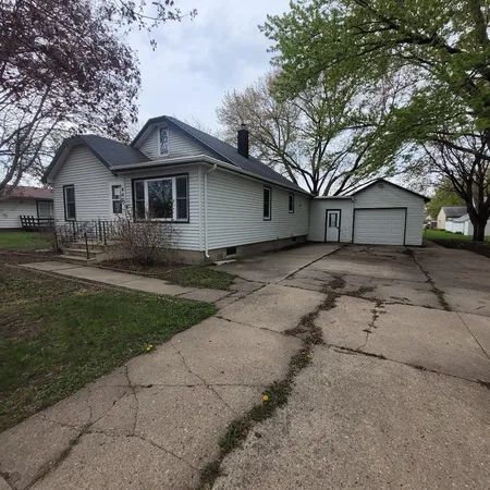 $96,000 | 440 East Main Street, Madelia, MN 56062