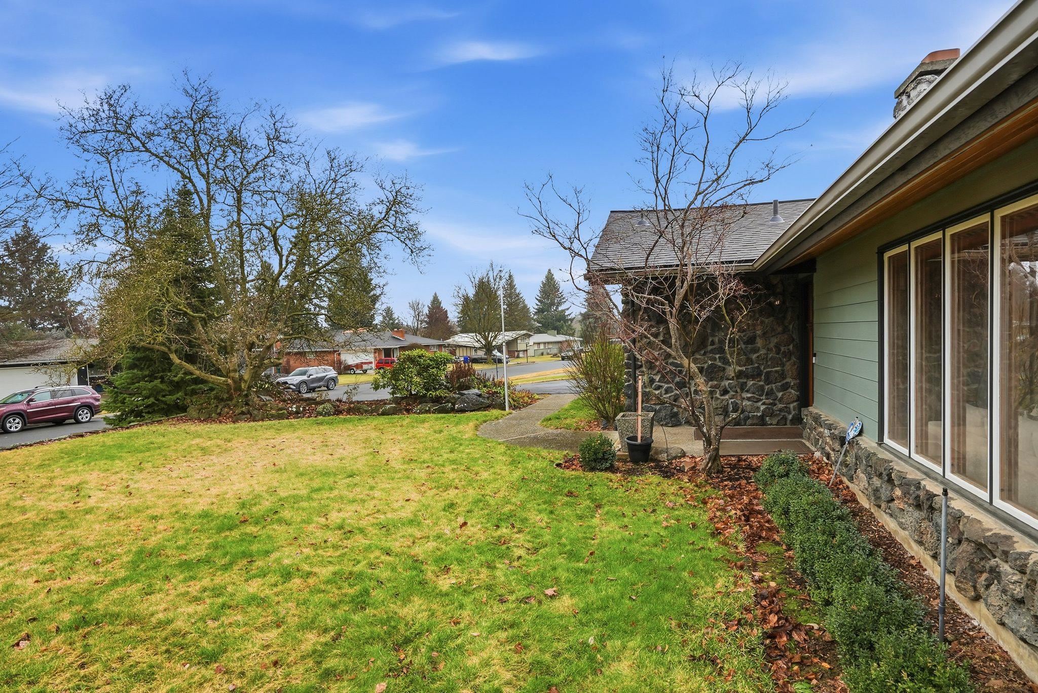 9907 North Huntington Road Spokane, WA 99218 - Photo 7 of 50