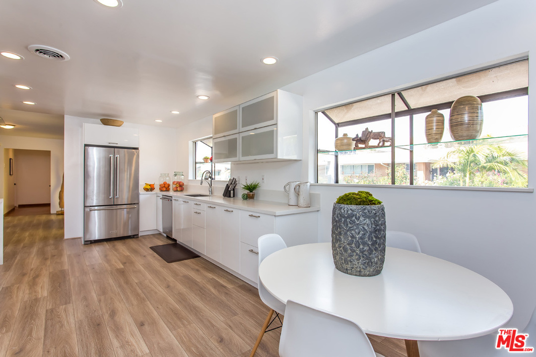 2081 Stradella Road Los Angeles, CA 90077 - Photo 14 of 29